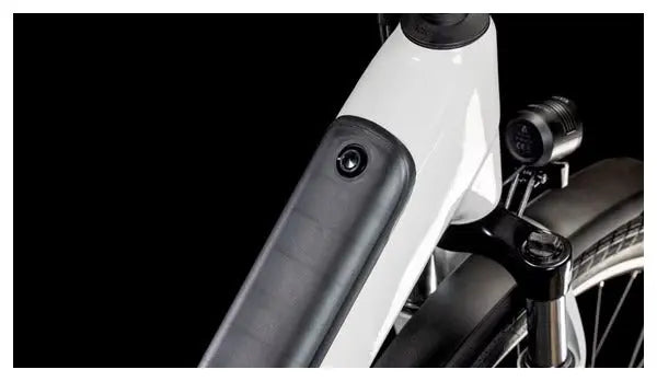 VTC Électrique Cube Touring Hybrid One 625 Easy Entry Shimano Cues 9V 625 Wh 700 mm Blanc Cotton Gris 2025 JARDINS LOISIRS