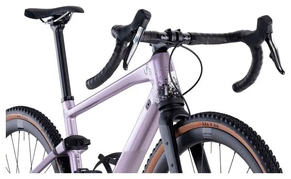 Vélo de Gravel BMC URS 01 LT One Sram Force eTap AXS / GX Eagle AXS 12V 700 mm Violet Pearl 2024 JARDINS LOISIRS
