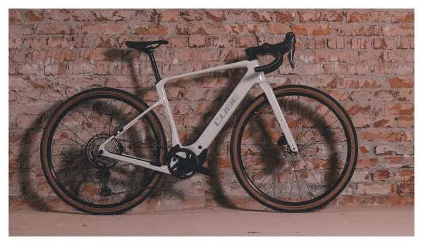 Vélo de Gravel Électrique Cube Nuroad Hybrid C:62 Race 400X Shimano GRX 12V 400 Wh 700 mm Gris Vert Desertstone 2025 JARDINS LOISIRS