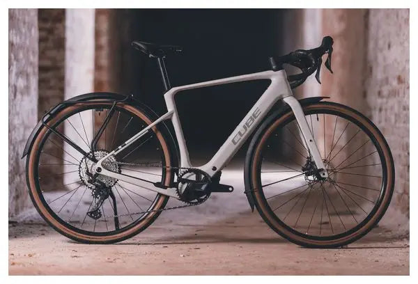 Vélo de Gravel Électrique Cube Nuroad Hybrid C:62 Race FE 400X Shimano GRX 12V 400 Wh 700 mm Gris Vert Desertstone 2025 JARDINS LOISIRS