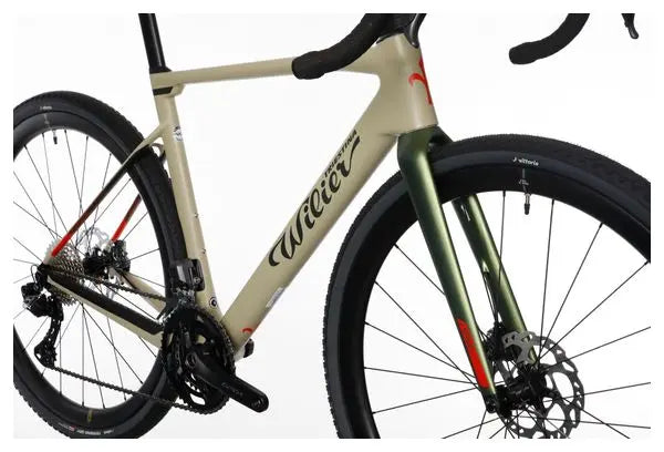 Vélo de Gravel Wilier Triestina Rave SLR Shimano GRX Di2 12V 700 mm Beige Sand Vert 2024 JARDINS LOISIRS
