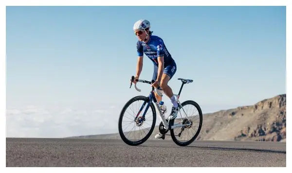 Vélo de Route Wilier Triestina Verticale SLR Shimano Dura-Ace Di2 12V 700 mm Blanc Bleu Groupama-FDJ 2024 JARDINS LOISIRS