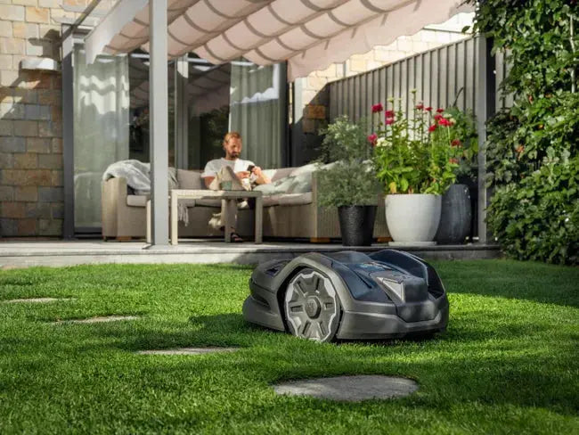 Robot tondeuse autonome HUSQVARNA 305NE 900m² JARDINS LOISIRS