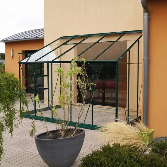 Serre adossée Rubis 6m² en aluminium laqué vert et verre trempé avec base JARDINS LOISIRS