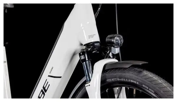 VTC Électrique Cube Touring Hybrid One 625 Easy Entry Shimano Cues 9V 625 Wh 700 mm Blanc Cotton Gris 2025 JARDINS LOISIRS