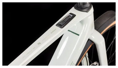 Vélo de Gravel Électrique Cube Nuroad Hybrid C:62 Race FE 400X Shimano GRX 12V 400 Wh 700 mm Gris Vert Desertstone 2025 JARDINS LOISIRS