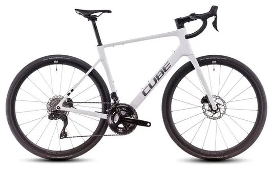 Vélo de Route Cube Attain C:62 SLX Shimano 105 Di2 12V 700 mm Blanc Cotton Gris 2025 JARDINS LOISIRS