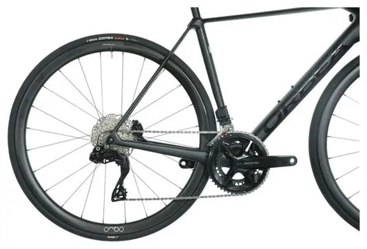 Vélo de Route Orbea Orca M35i Shimano 105 Di2 12V 700 mm Gris Noir Vulcano 2024 JARDINS LOISIRS